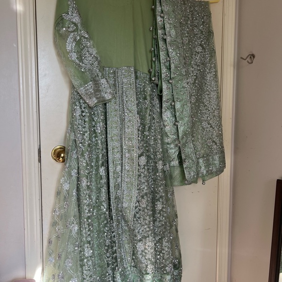 Light green dress for wedding and party wear - Picture 4 of 7